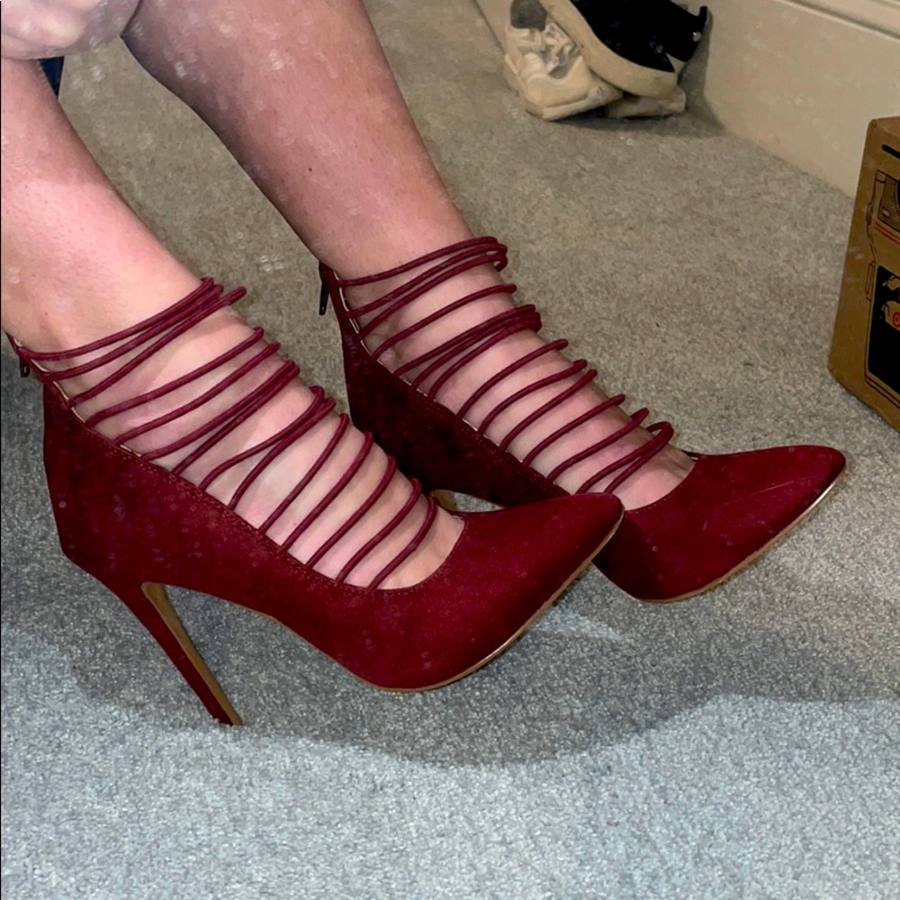SUPER CUTE maroon strappy heels